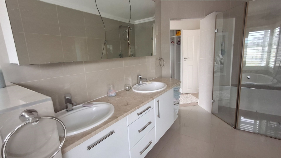 3 Bedroom Property for Sale in Boggomsbaai Western Cape
